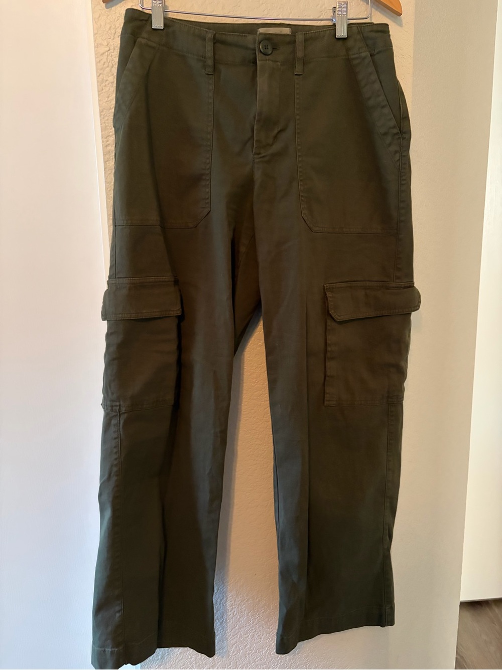 Universal Thread Olive Green Cargo Pants with Flap Pockets